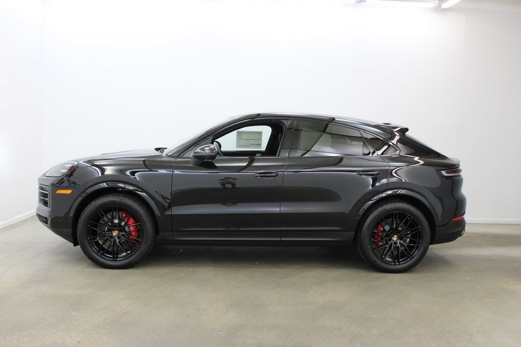 Used 2025 Porsche Cayenne S AWD/4WD image 2