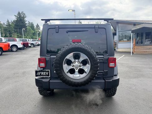 Used 2017 Jeep Wrangler Unlimited Sahara w/ Connectivity Group AWD/4WD image 5