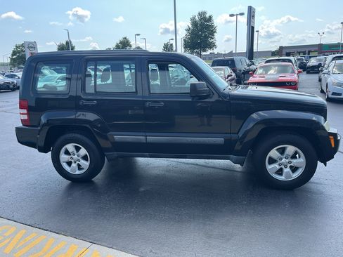Used 2012 Jeep Liberty Sport AWD/4WD image 7