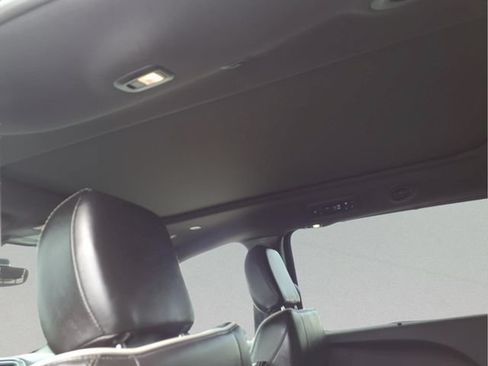 Used 2025 Chrysler Pacifica Limited FWD image 20