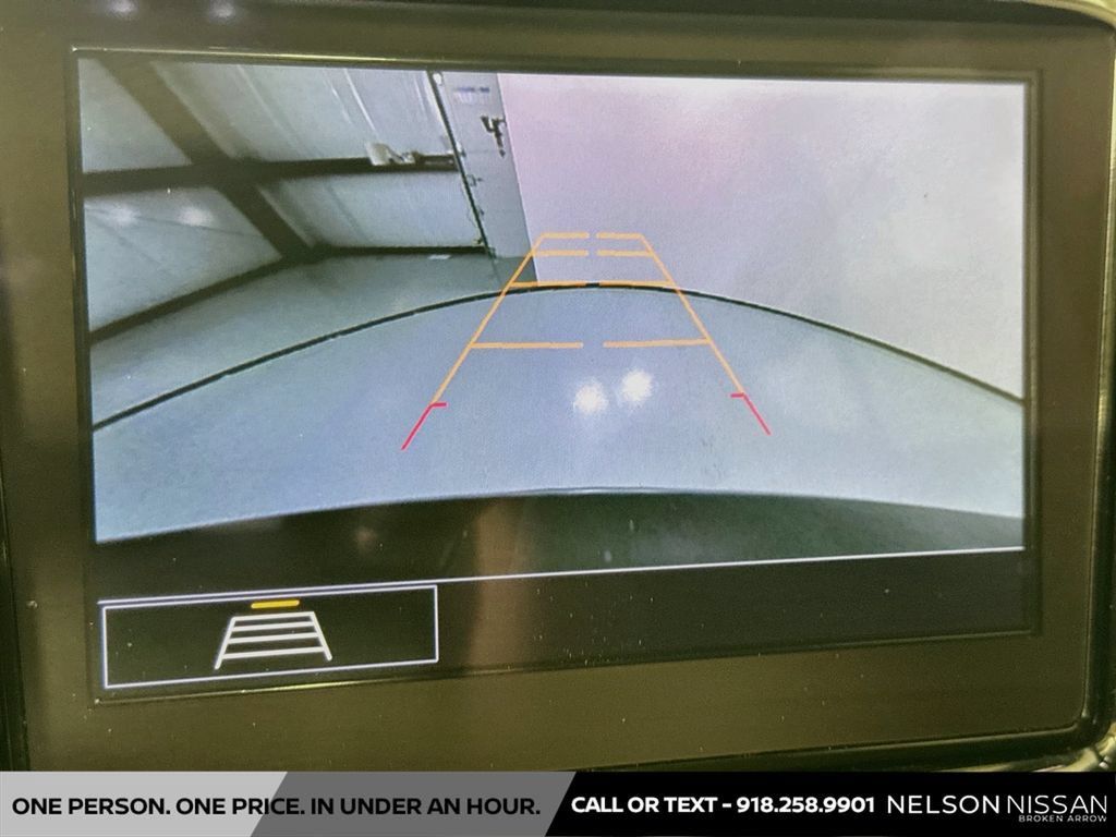 Used 2021 Chevrolet Traverse LT FWD image 13