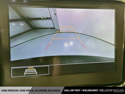 Used 2021 Chevrolet Traverse LT FWD image 13