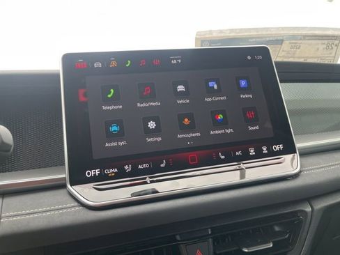 New 2026 Volkswagen Tiguan SE R-Line FWD image 15