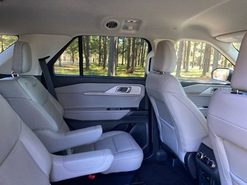 Used 2025 Ford Explorer Active w/ Active Comfort Package image 23