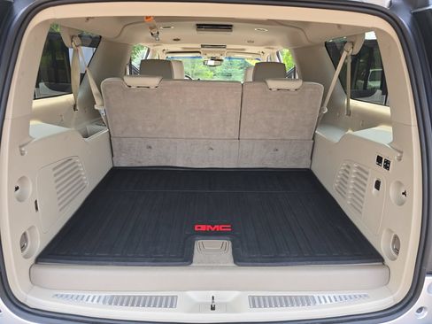 Certified 2019 GMC Yukon XL Denali w/ Denali Ultimate Package AWD/4WD image 13
