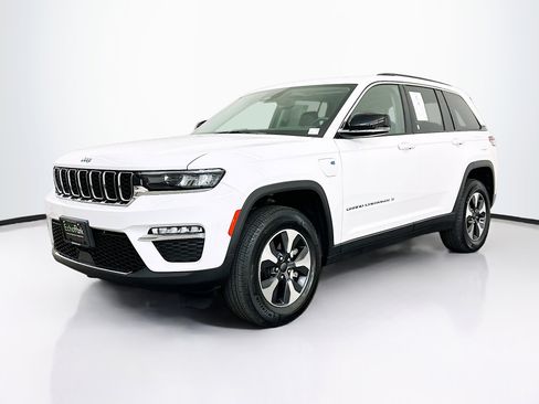 Used 2023 Jeep Grand Cherokee 4x4 image 3