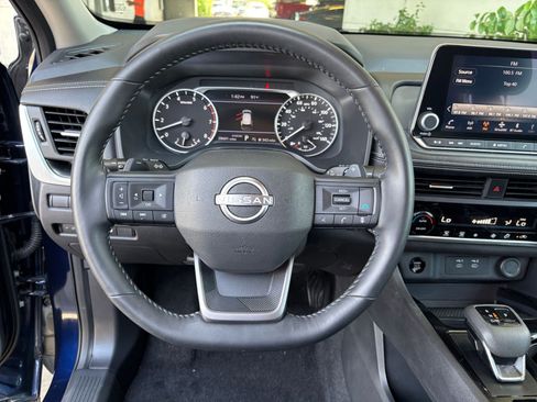 Used 2025 Nissan Rogue SV FWD image 30