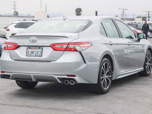 Used 2019 Toyota Camry SE w/ Carpet Mat Package FWD image 9