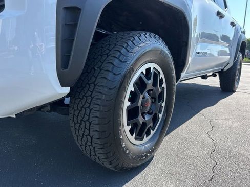 Used 2024 Toyota Tacoma TRD Off-Road AWD/4WD image 14