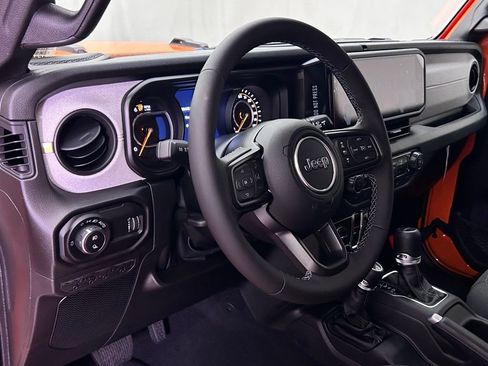 New 2025 Jeep Gladiator Sport AWD/4WD image 12