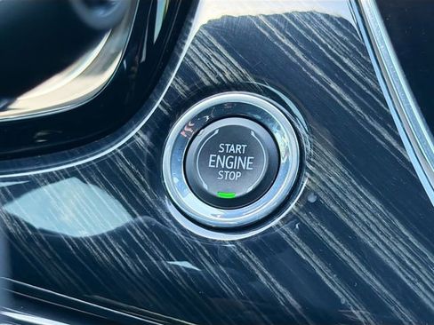 Used 2024 Cadillac XT6 Premium Luxury image 39