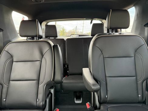 Used 2023 Chevrolet Traverse Premier w/ Redline Edition image 39