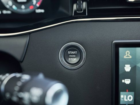 Used 2024 Land Rover Range Rover Evoque Dynamic SE image 45