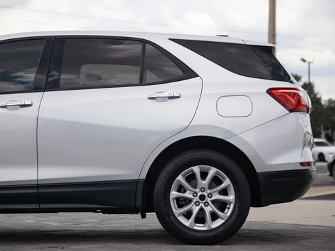 Used 2019 Chevrolet Equinox LS w/ LS Convenience Package AWD/4WD image 9