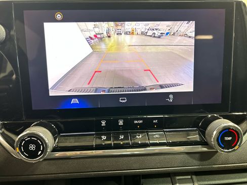 Used 2024 Chevrolet Colorado W/T RWD image 5