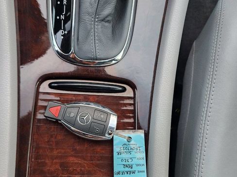 Used 2001 Mercedes-Benz C 320 Sedan image 36