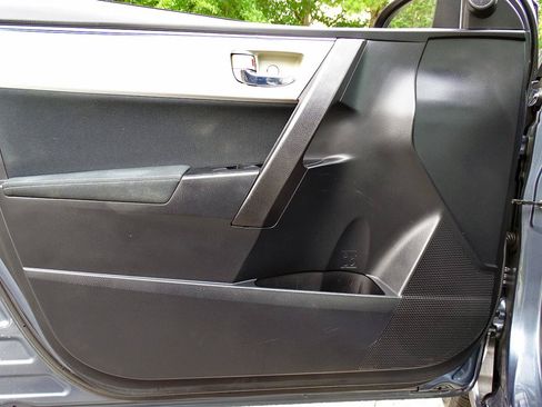 Used 2014 Toyota Corolla LE FWD image 28