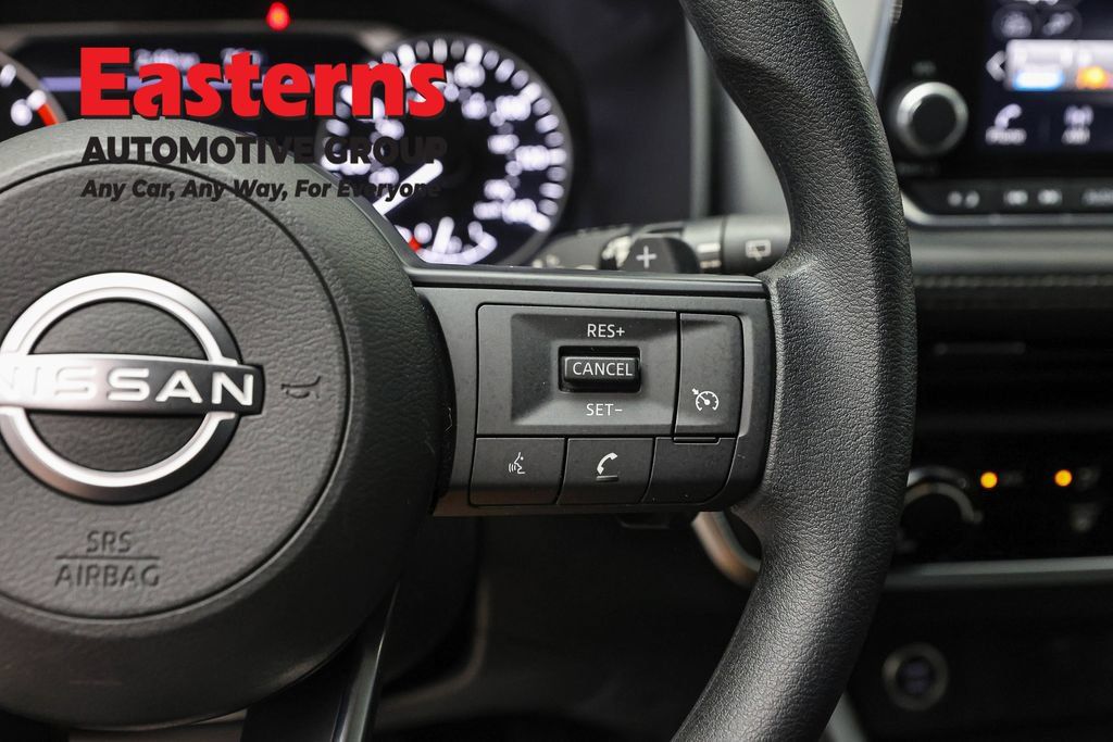 Used 2023 Nissan Rogue S AWD/4WD image 18