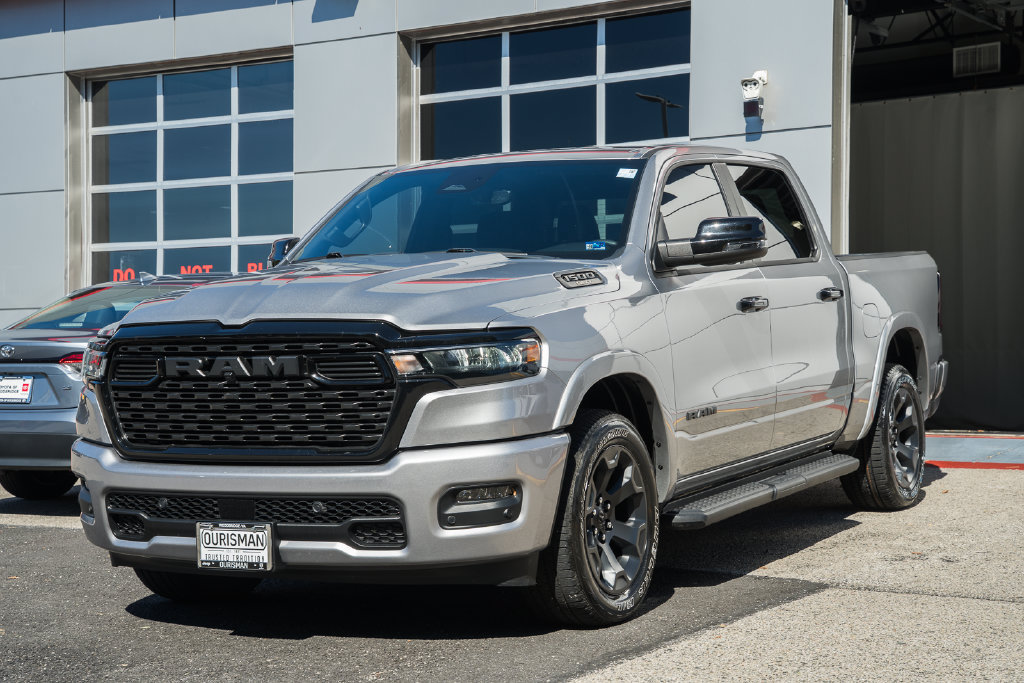 Used 2025 RAM 1500 Big Horn AWD/4WD image 3