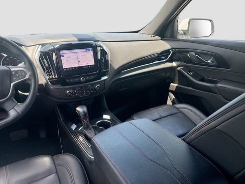 Used 2023 Chevrolet Traverse RS FWD image 25