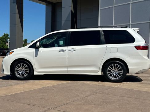 Certified 2020 Toyota Sienna XLE w/ XLE Navigation Package FWD image 7