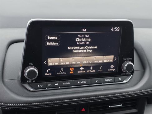 Used 2024 Nissan Rogue SV image 17