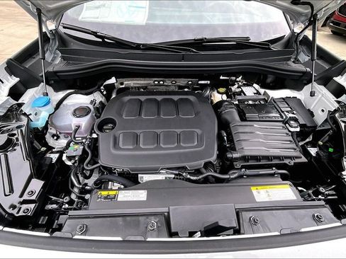 New 2026 Volkswagen Tiguan SE R-Line AWD/4WD image 9
