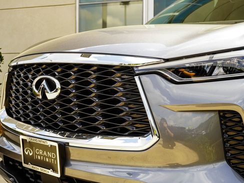 Used 2025 INFINITI QX60 Pure w/ Cargo Package image 2