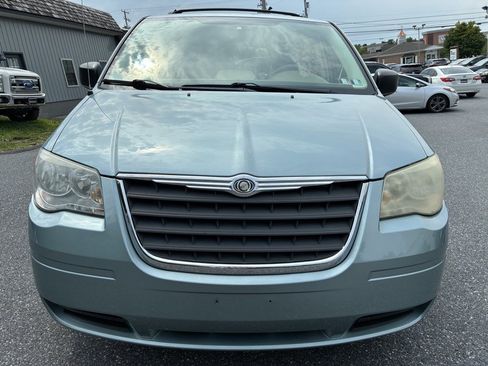 Used 2008 Chrysler Town & Country LX FWD image 2