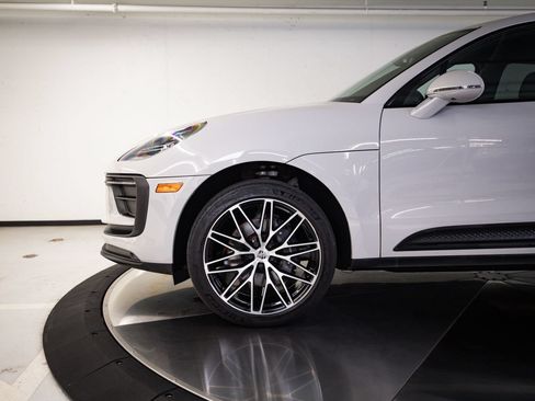 Certified 2023 Porsche Macan AWD/4WD image 11