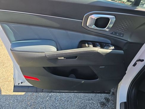 Certified 2025 Kia Sorento SX Prestige AWD/4WD image 10