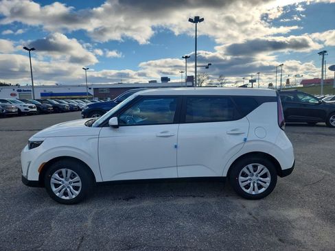 New 2025 Kia Soul LX image 4