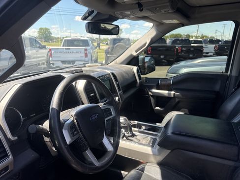 Used 2018 Ford F150 Lariat w/ Equipment Group 502A Luxury AWD/4WD image 8