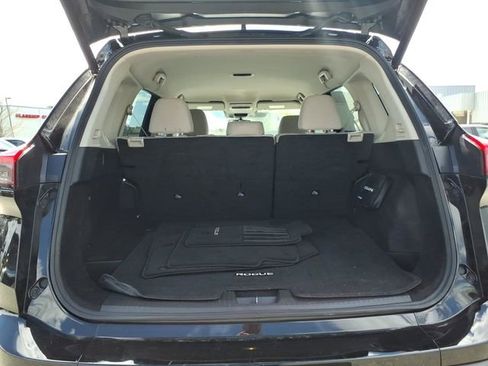 Used 2025 Nissan Rogue SV AWD/4WD image 10