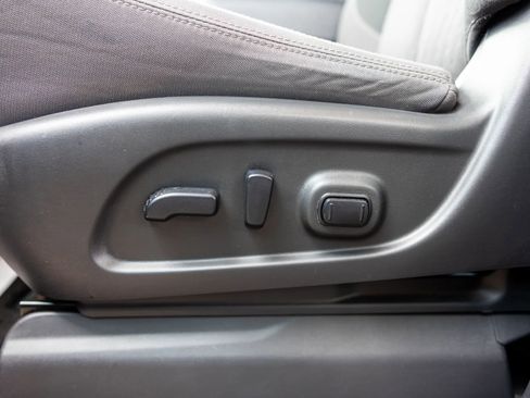 Used 2022 Nissan Titan SV w/ SV Convenience Package image 35