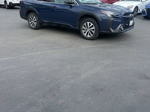 Used 2025 Subaru Outback Premium AWD/4WD image 5