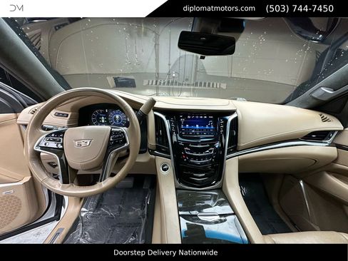 Used 2019 Cadillac Escalade ESV Platinum image 28