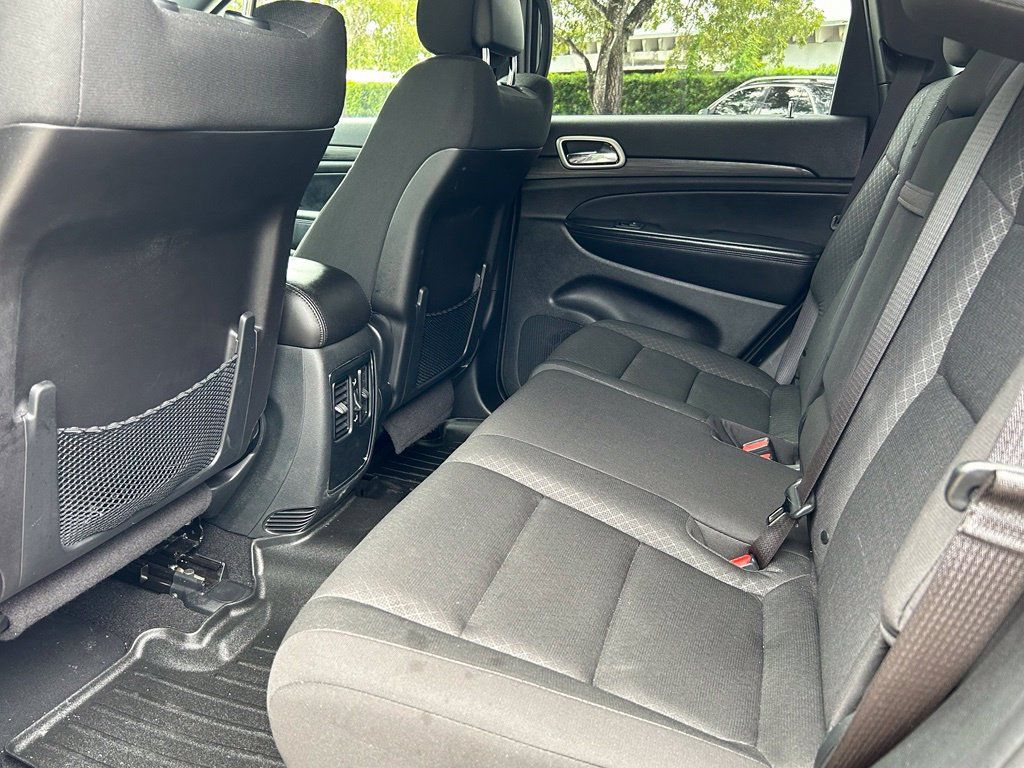 Used 2021 Jeep Grand Cherokee Laredo RWD image 39