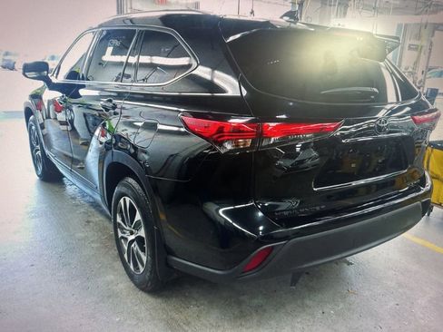 Used 2020 Toyota Highlander XLE image 4