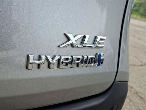 Certified 2023 Toyota Sienna XLE FWD image 25