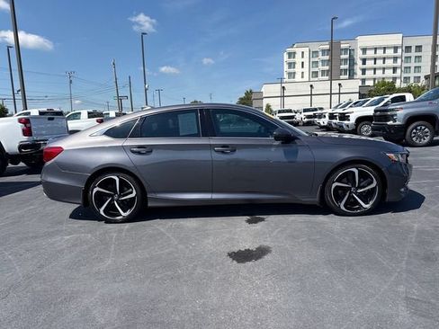 Used 2018 Honda Accord Sport image 2