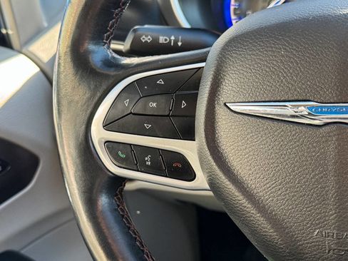 Used 2020 Chrysler Pacifica Touring-L image 26