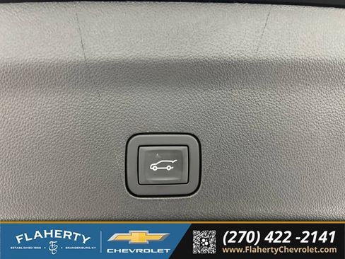 Used 2025 Chevrolet Suburban High Country AWD/4WD image 21