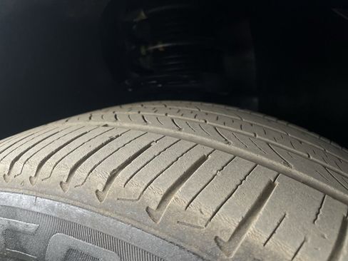 Used 2019 Volkswagen Tiguan SEL image 13