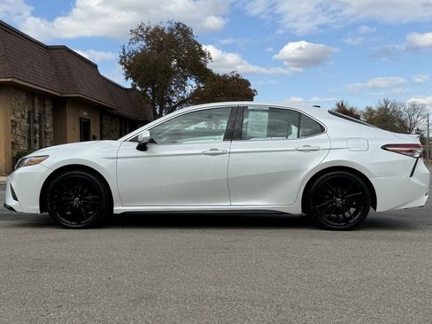 Used 2018 Toyota Camry XSE image 2