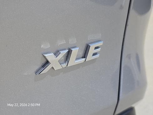 Used 2020 Toyota RAV4 XLE FWD image 11