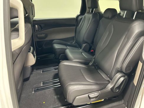 New 2026 Kia Carnival FWD image 25