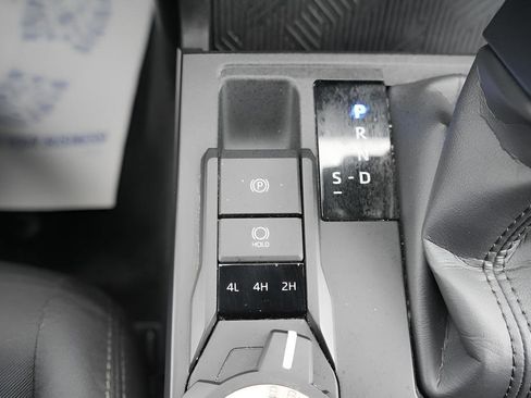 Used 2024 Toyota Tacoma SR5 AWD/4WD image 32