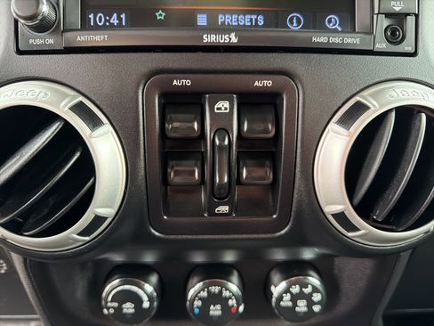 Used 2018 Jeep Wrangler Unlimited Sahara AWD/4WD image 30