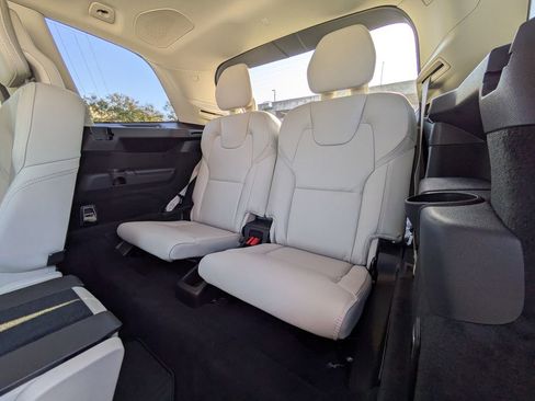 New 2026 Volvo XC90 T8 Ultra w/ Protection Package Premier AWD/4WD image 16